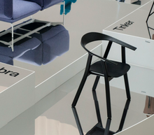 Afbeelding in Gallery-weergave laden, Prostoria Rhomb Stuhl – Designstuhl aus Massivholz mit Armlehnen