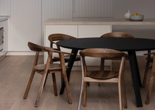 Afbeelding in Gallery-weergave laden, Esstisch Rhomb von Prostoria – Design trifft auf Handwerkskunst