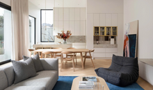 Afbeelding in Gallery-weergave laden, Esstisch Rhomb von Prostoria – Design trifft auf Handwerkskunst