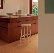 Afbeelding in Gallery-weergave laden, L.Ercolani Barhocker im Windsor Stil - Modell Utility Bar Stool