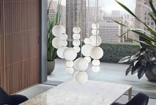 Charger l'image dans la galerie, Formagenda Pearls Suspension - 34 cm, Pendelleuchte mit Glaskugeln