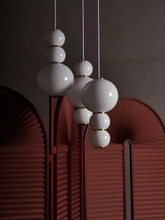 Charger l'image dans la galerie, Formagenda Pearls Suspension - 34 cm, Pendelleuchte mit Glaskugeln