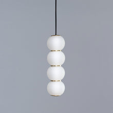 Charger l'image dans la galerie, Formagenda Pearls Suspension - 34 cm, Pendelleuchte mit Glaskugeln