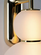 Lade das Bild in den Galerie-Viewer, Formagenda Pearls Wall, Wandleuchte mit Glaskugeln