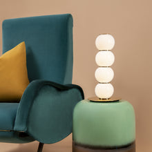 Charger l'image dans la galerie, Formagenda Pearls Table, Tischleuchte mit Glaskugeln