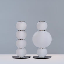 Charger l'image dans la galerie, Formagenda Pearls Table, Tischleuchte mit Glaskugeln