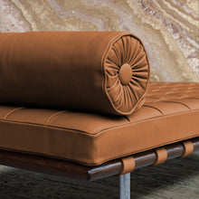 Load the image into the gallery viewer, Knoll Barcelona Daybed Relax, Ludwig Mies van der Rohe 1929