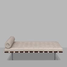 Load the image into the gallery viewer, Knoll Barcelona Daybed Relax, Ludwig Mies van der Rohe 1929