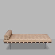 Load the image into the gallery viewer, Knoll Barcelona Daybed Relax, Ludwig Mies van der Rohe 1929
