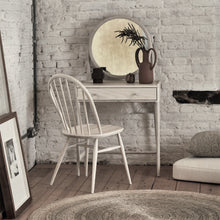 Afbeelding in Gallery-weergave laden, L.Ercolani Holzstuhl im Windsor Stil - Modell Utility Chair