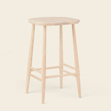 Afbeelding in Gallery-weergave laden, L.Ercolani Barhocker im Windsor Stil - Modell Utility Bar Stool