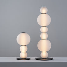 Charger l'image dans la galerie, Formagenda Pearls Table, Tischleuchte mit Glaskugeln