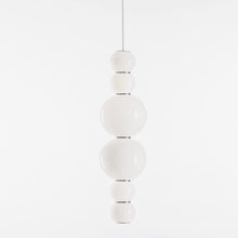Afbeelding in Gallery-weergave laden, Formagenda Pearls Double Suspension - 67 cm, Pendelleuchte mit Glaskugeln