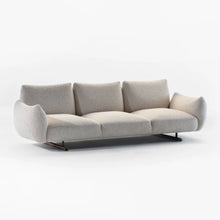 Load the image into the gallery viewer, BUFFA Sofa von Prostoria – Skulpturaler Komfort in moderner Form