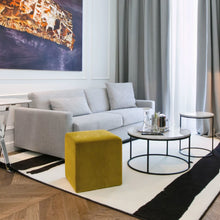 Load the image into the gallery viewer, Prostoria Classic Sofa – Zeitloses Designer-Sofa in hochwertiger Verarbeitung