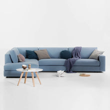 Load the image into the gallery viewer, Prostoria Classic Sofa – Zeitloses Designer-Sofa in hochwertiger Verarbeitung
