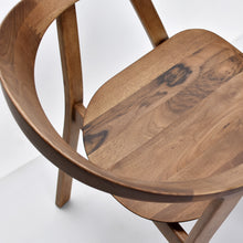 Afbeelding in Gallery-weergave laden, Prostoria Rhomb Stuhl – Designstuhl aus Massivholz mit Armlehnen