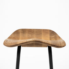 Load the image into the gallery viewer, Prostoria Barhocker Strain, filigranes Metallgestell & ergonomischer Holzsitz