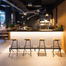 Load the image into the gallery viewer, Prostoria Barhocker Strain, filigranes Metallgestell & ergonomischer Holzsitz