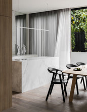 Afbeelding in Gallery-weergave laden, Prostoria Rhomb Stuhl – Designstuhl aus Massivholz mit Armlehnen