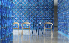 Afbeelding in Gallery-weergave laden, Prostoria Rhomb Stuhl – Designstuhl aus Massivholz mit Armlehnen