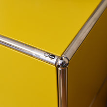 Charger l'image dans la galerie, USM Haller Sideboard mit Klappen - 227 x 74 cm, goldgelb RAL 1004
