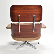 Carica l'immagine nel visualizzatore di Gallery, Vitra Eames Lounge Chair Sessel & Ottoman XL (neue Maße) Palisander, Leder Caramel
