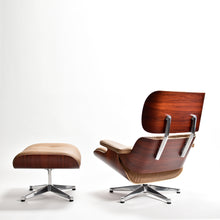 Carica l'immagine nel visualizzatore di Gallery, Vitra Eames Lounge Chair Sessel & Ottoman XL (neue Maße) Palisander, Leder Caramel