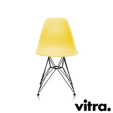 Lade das Bild in den Galerie-Viewer, Vitra Eames Plastic Side Chair RE DSR, Untergestell schwarz (outdoor tauglich) & weitere Farben