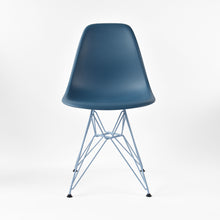 Afbeelding in Gallery-weergave laden, Vitra Eames Plastic Side Chair RE DSR Sonderfarben