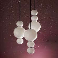 Charger l'image dans la galerie, Formagenda Pearls Suspension - 34 cm, Pendelleuchte mit Glaskugeln