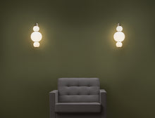 Lade das Bild in den Galerie-Viewer, Formagenda Pearls Wall, Wandleuchte mit Glaskugeln