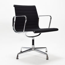 Charger l'image dans la galerie, vitra Eames EA108 Aluminium Chair - drehbarer Bürostuhl mit Armlehnen