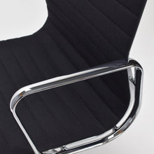 Charger l'image dans la galerie, vitra Eames EA108 Aluminium Chair - drehbarer Bürostuhl mit Armlehnen