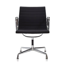 Charger l'image dans la galerie, vitra Eames EA108 Aluminium Chair - drehbarer Bürostuhl mit Armlehnen
