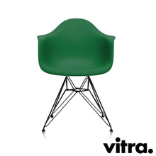 Afbeelding in Gallery-weergave laden, Vitra Eames Plastic Armchair RE - DAR, Untergestell schwarz (outdoor tauglich) & weitere Farben