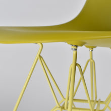 Afbeelding in Gallery-weergave laden, Vitra Eames Plastic Side Chair RE DSR Sonderfarben