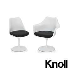 Charger l'image dans la galerie, Knoll Saarinen Tulip Armlehnstuhl, weiss, drehbar mit Sitzkissen Hallingdal