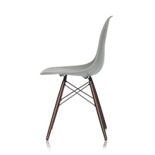 Lade das Bild in den Galerie-Viewer, Vitra Eames Plastic Side Chair DSW, Untergestell Ahorn, dunkel & weitere Farben