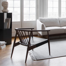 Lade das Bild in den Galerie-Viewer, Ercol Reprise Sessel in Walnuss & Leder