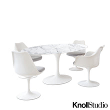 Carica l'immagine nel visualizzatore di Gallery, Knoll Saarinen Esstisch, oval 198 x 121 cm Arabescato Marmor / Weiss