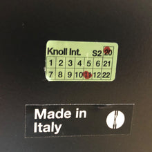 Carica l'immagine nel visualizzatore di Gallery, Knoll Saarinen Esstisch schwarz, rund ø 120 cm