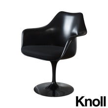 Charger l'image dans la galerie, Knoll Saarinen Tulip Armlehnstuhl, schwarz , drehbar mit Sitzkissen Tonus
