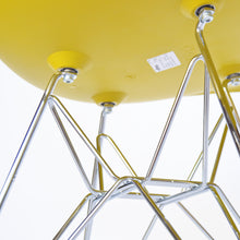 Afbeelding in Gallery-weergave laden, Vitra Eames Plastic Side Chair RE DSR, Untergestell Stahl verchromt & weitere Farben