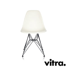 Lade das Bild in den Galerie-Viewer, Vitra Eames Plastic Side Chair RE DSR, Untergestell schwarz (outdoor tauglich) & weitere Farben