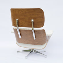 Charger l'image dans la galerie, Vitra Eames Lounge Chair & Ottoman, poliert, Amerikanischer Kirschbaum, Leder Premium F Snow (XL / Neue Maße)