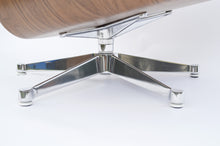 Lade das Bild in den Galerie-Viewer, Vitra Lounge Chair & Ottoman, poliert, Nussbaum weiss pigmentiert, Leder Premium F Ton (XL / Neue Maße)