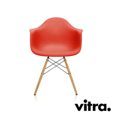 Lade das Bild in den Galerie-Viewer, Vitra Eames Plastic Armchair RE - DAW, Untergestell Esche, honigfarben & weitere Farben