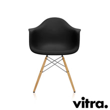 Lade das Bild in den Galerie-Viewer, Vitra Eames Plastic Armchair RE - DAW, Untergestell Esche, honigfarben & weitere Farben