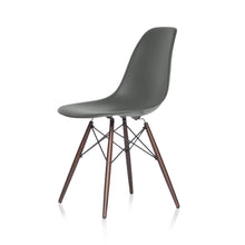 Lade das Bild in den Galerie-Viewer, Vitra Eames Plastic Side Chair DSW, Untergestell Ahorn, dunkel & weitere Farben